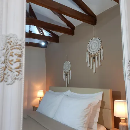 Panthea Apartament *